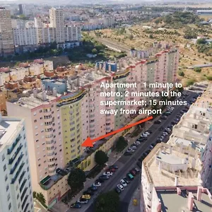 Apartment 1-minute Walk To The Metro And 2 To The Supermarket, Lisbon