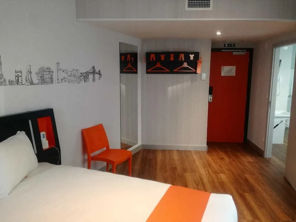 Easyhotel Lisbon 2*,